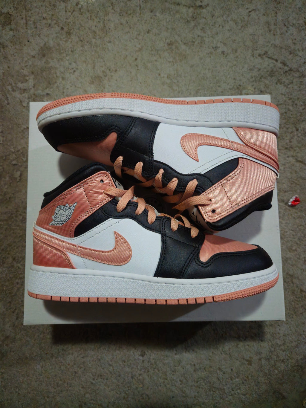 Nike Air Jordan 1 Mid Pink