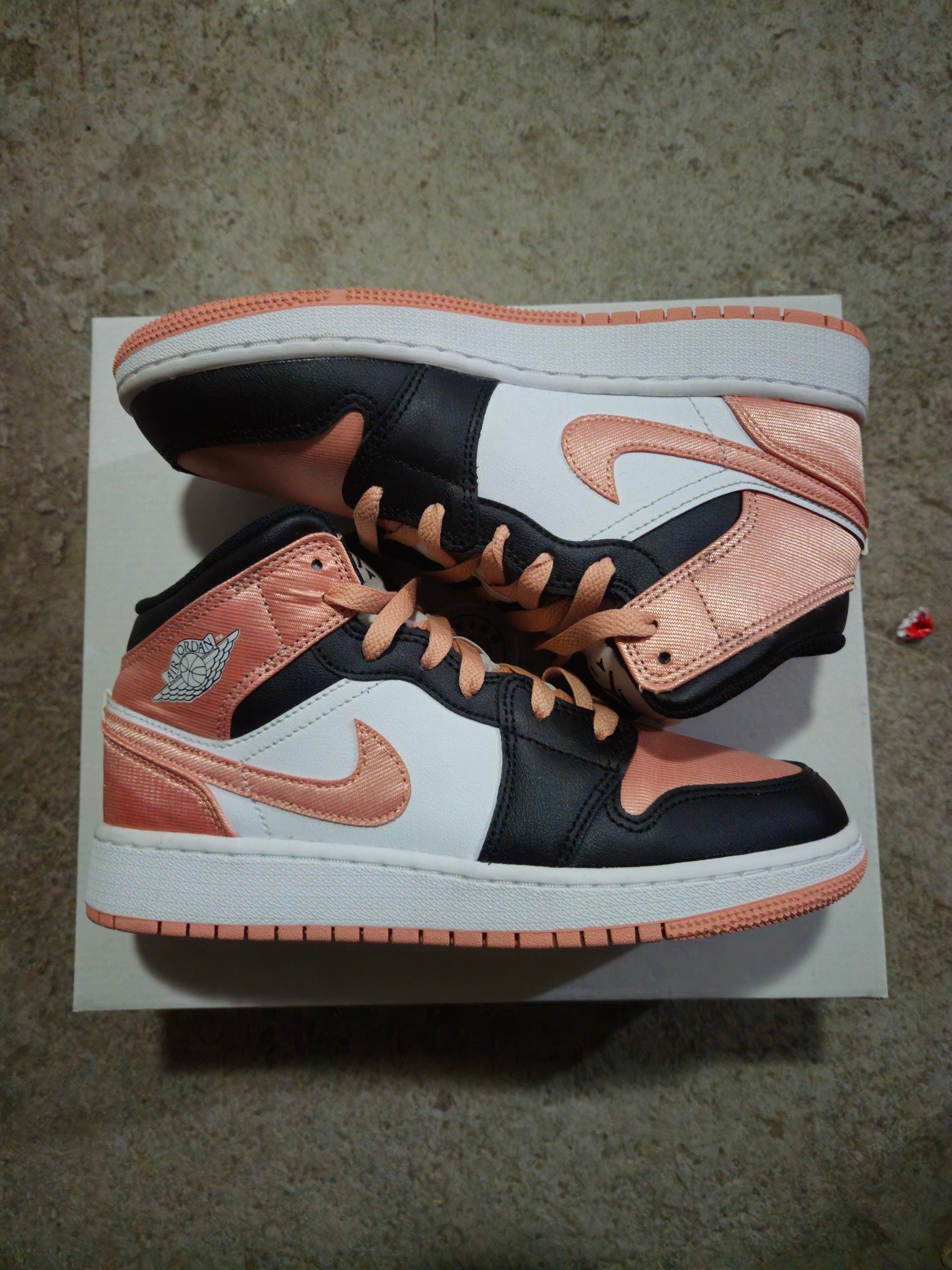 Nike Air Jordan 1 Mid Pink
