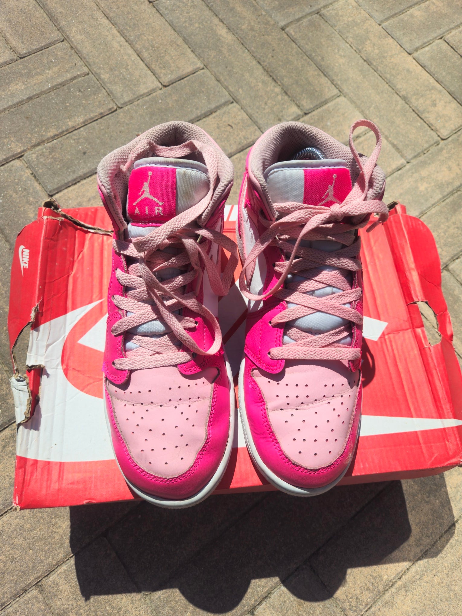 Jordan 1 Mid Pink