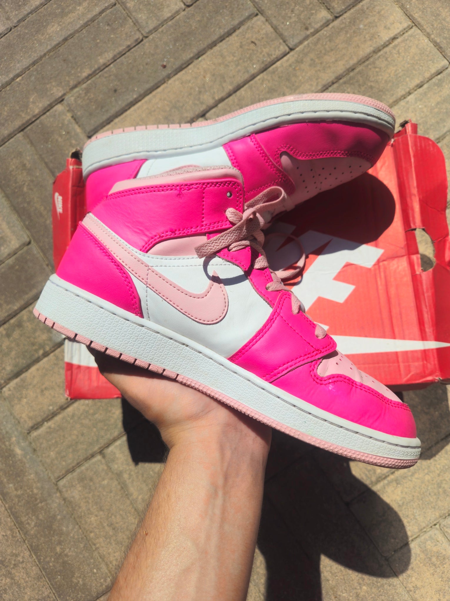 Jordan 1 Mid Pink