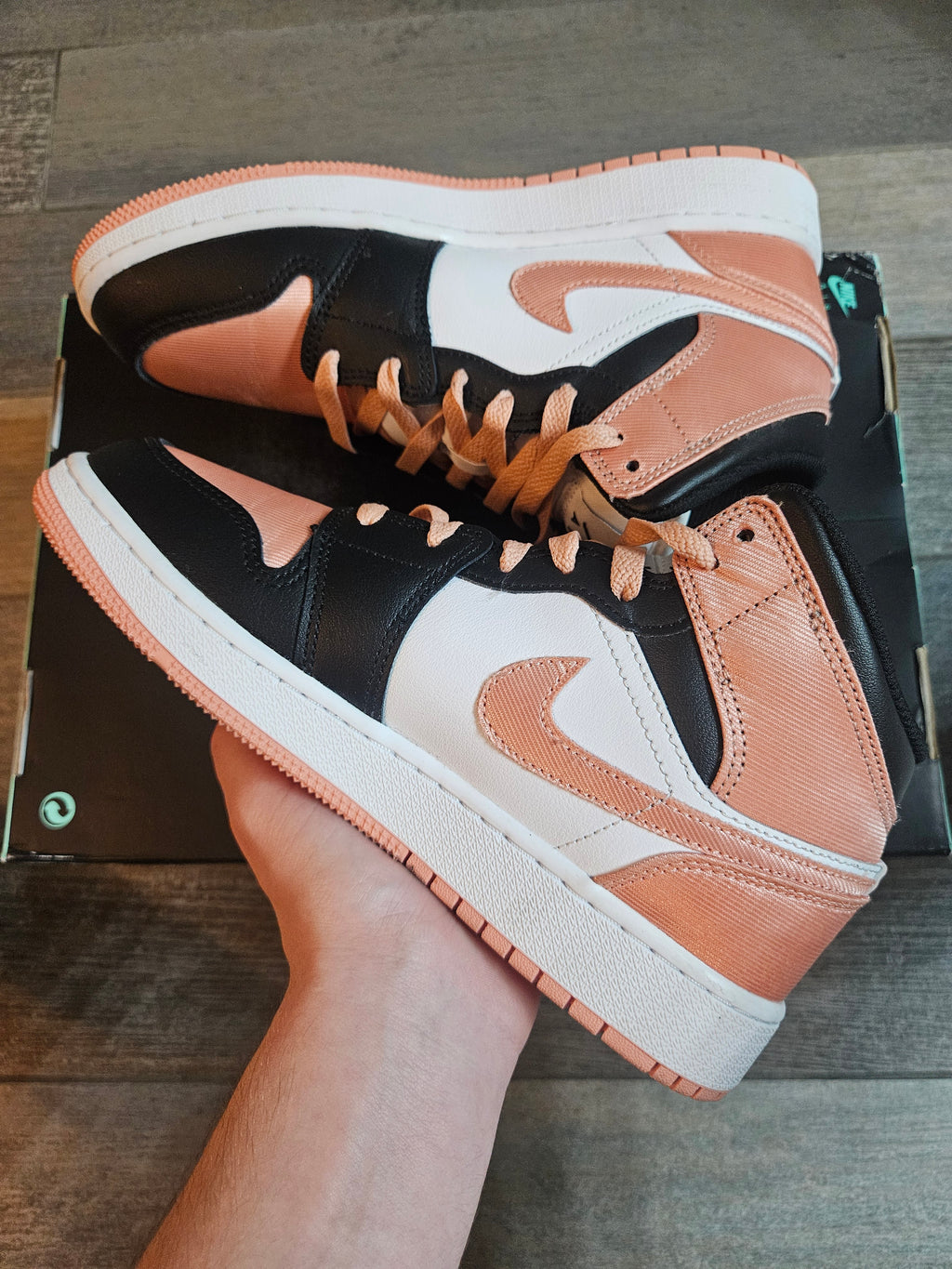 Nike Air Jordan 1 Mid Pink