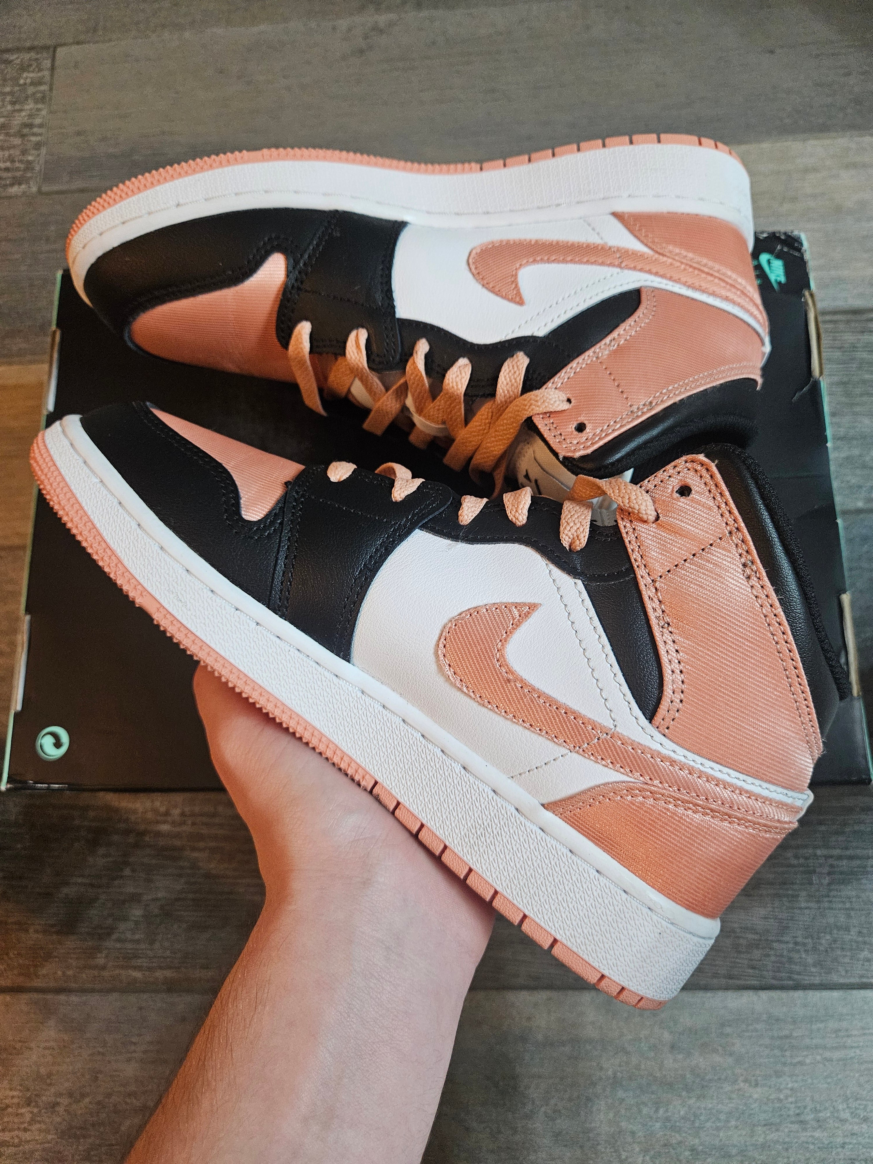 Nike Air Jordan 1 Mid Pink