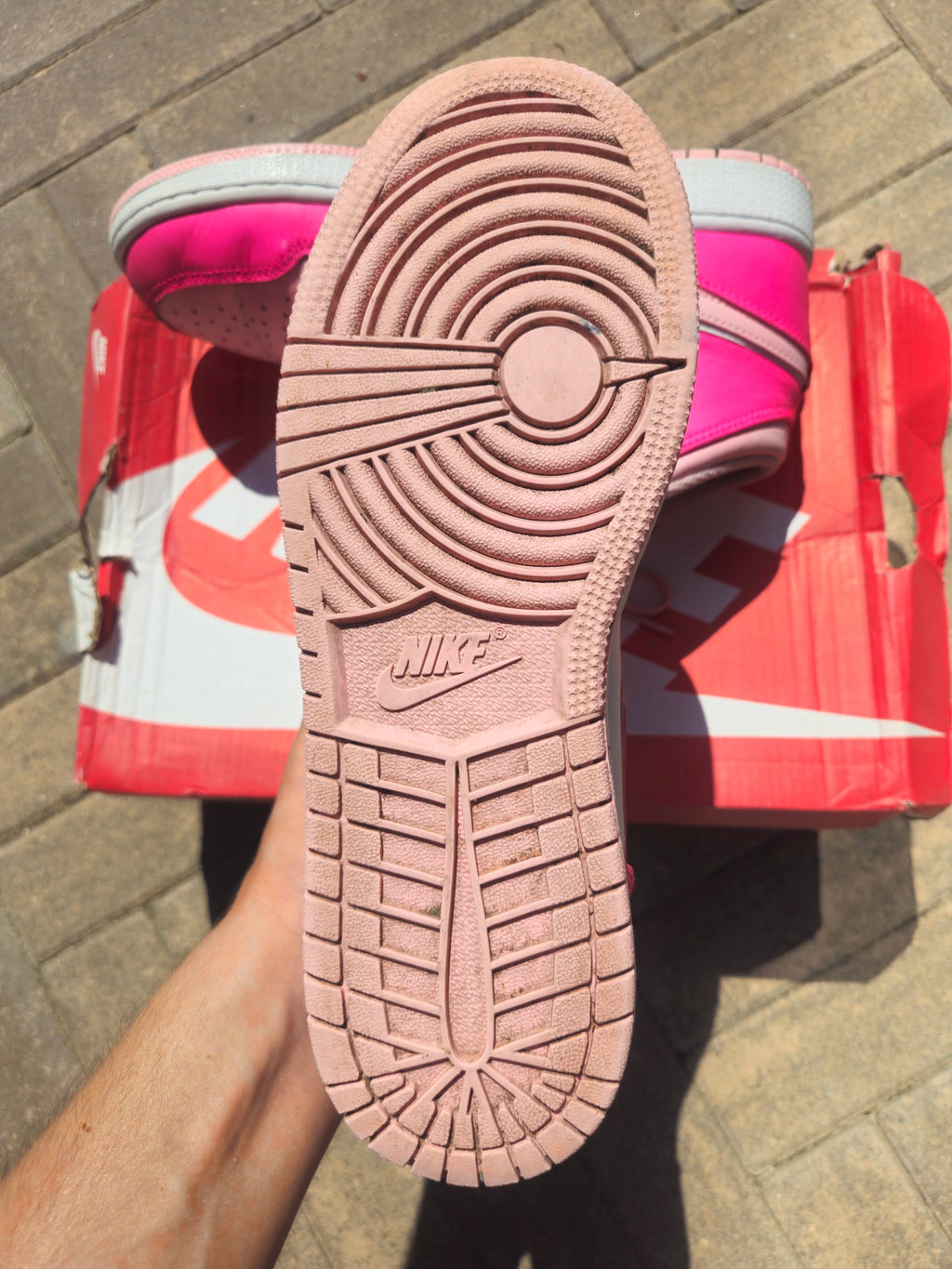 Jordan 1 Mid Pink
