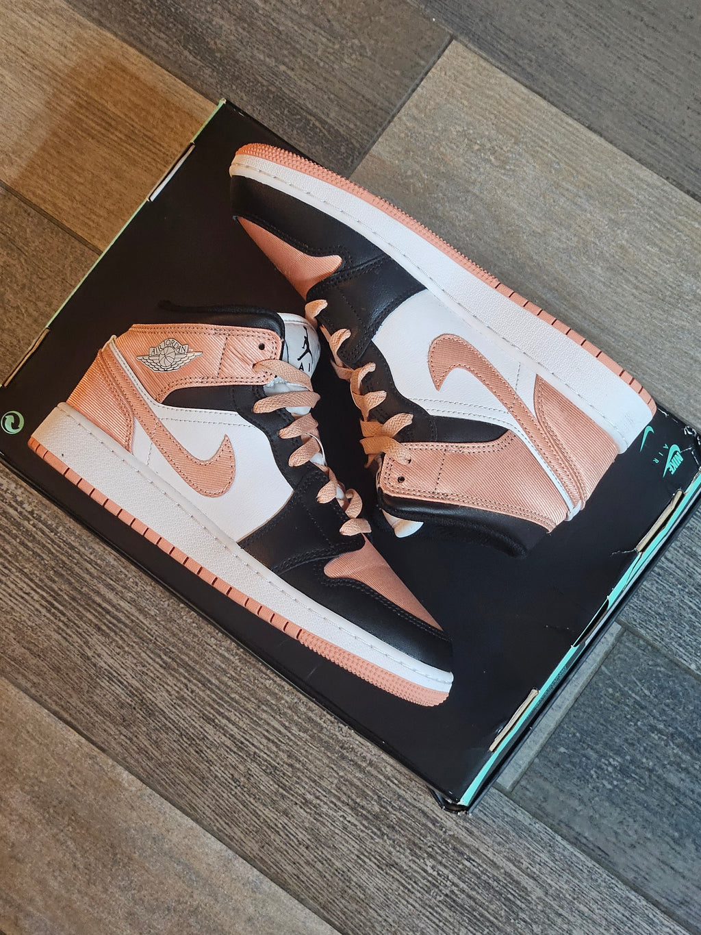 Nike Air Jordan 1 Mid Pink