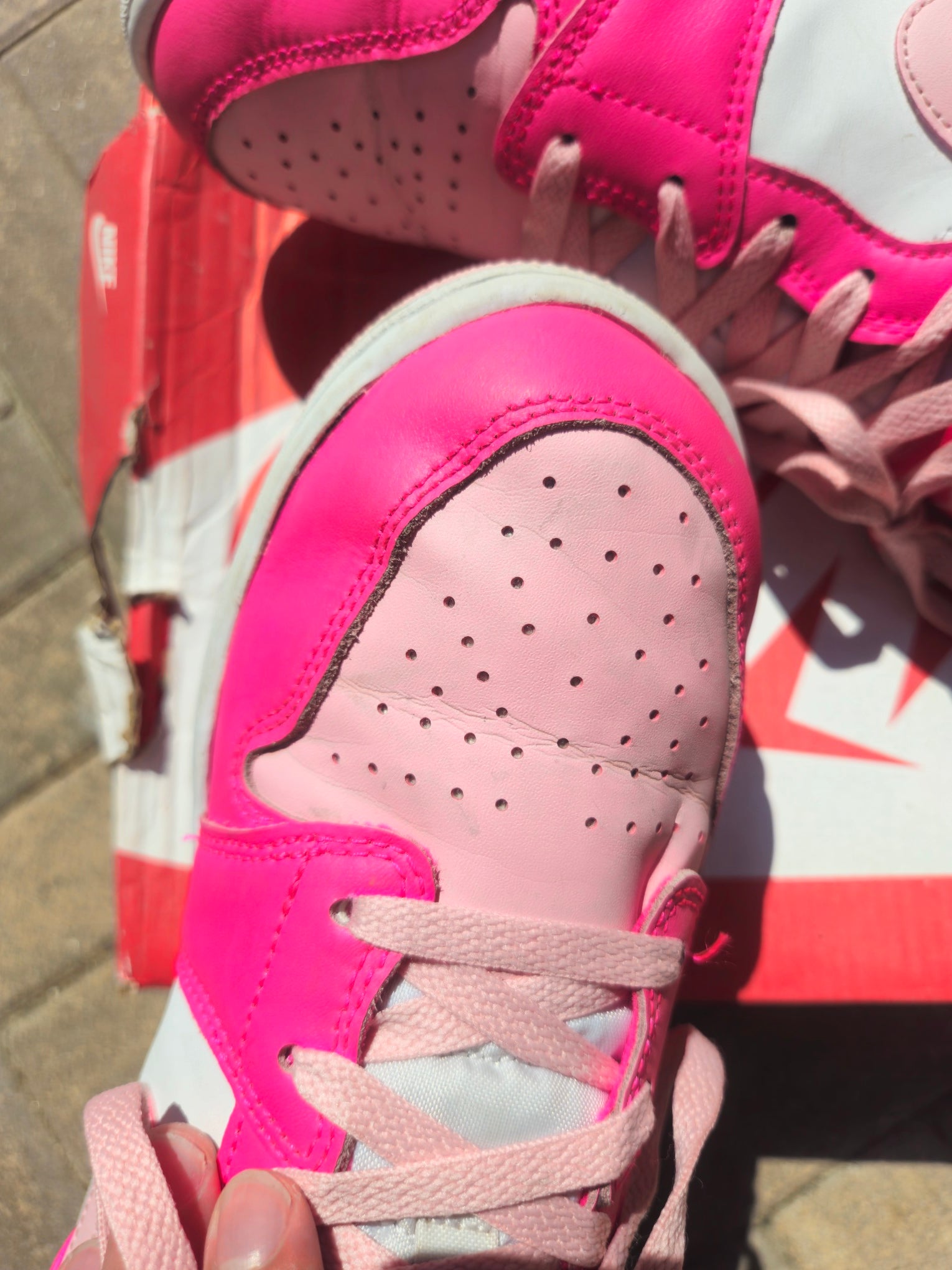 Jordan 1 Mid Pink