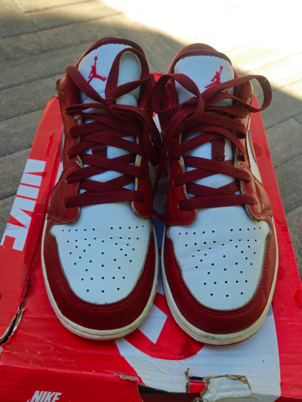Jordan 1 Low Piros