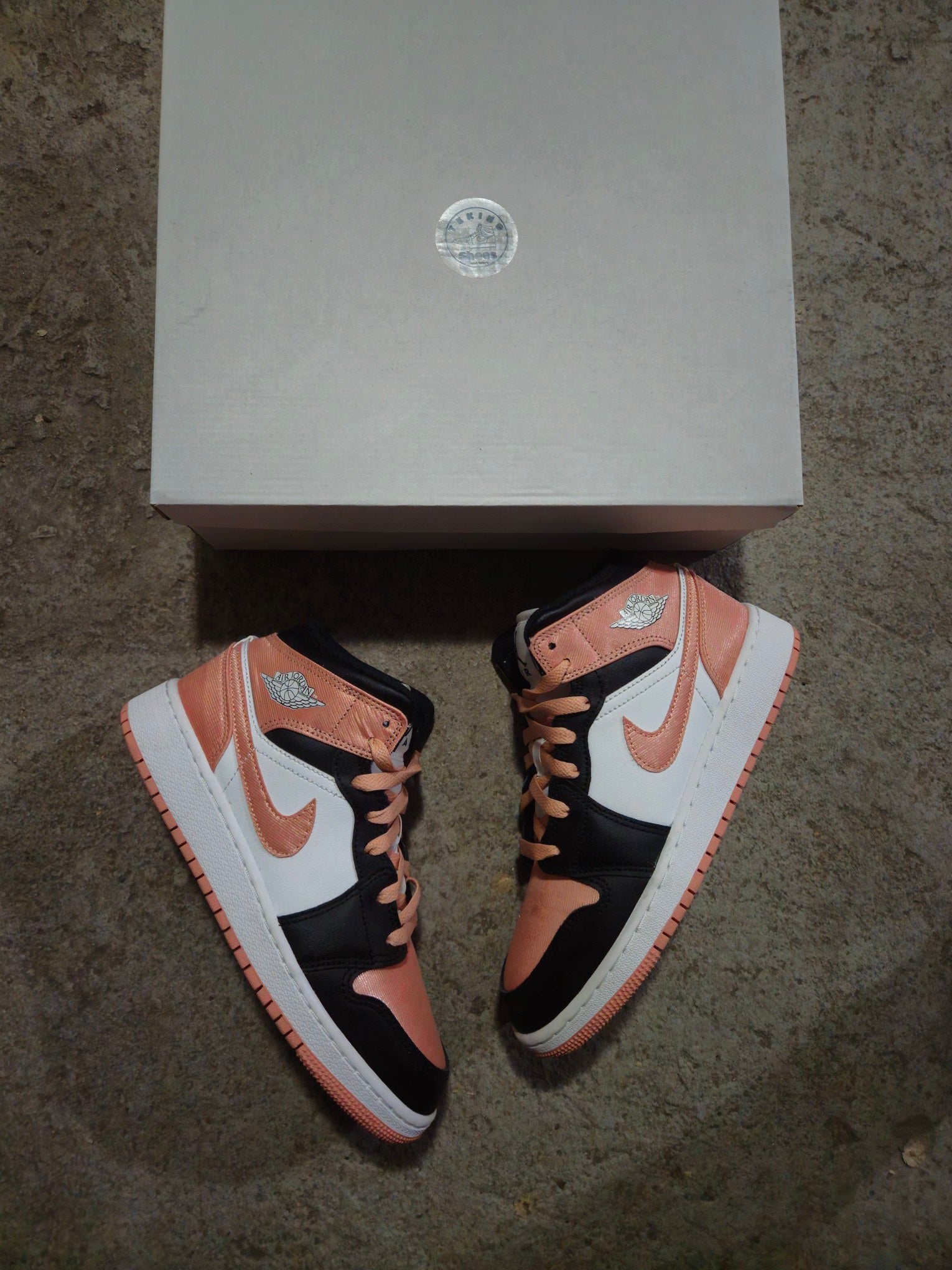 Nike Air Jordan 1 Mid Pink