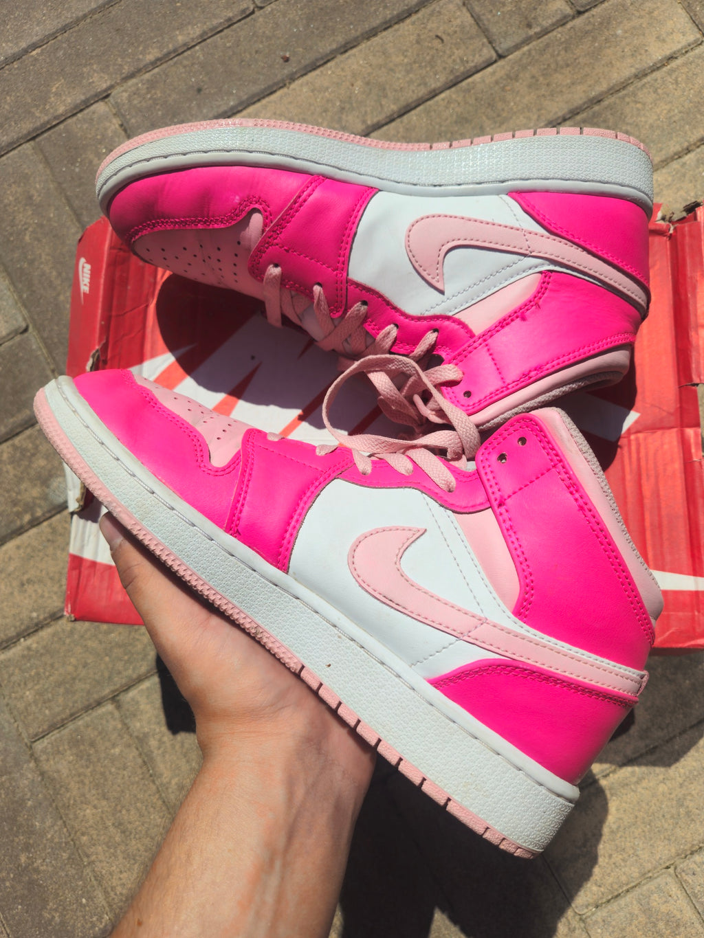 Jordan 1 Mid Pink