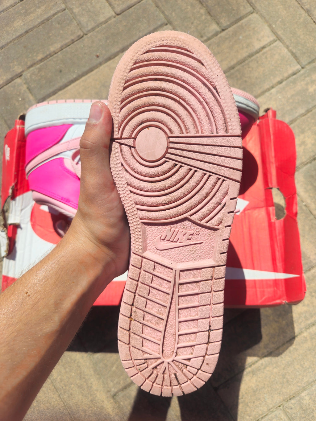 Jordan 1 Mid Pink
