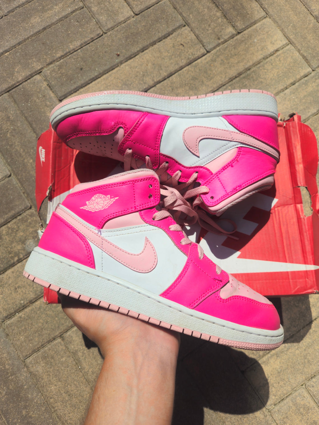 Jordan 1 Mid Pink