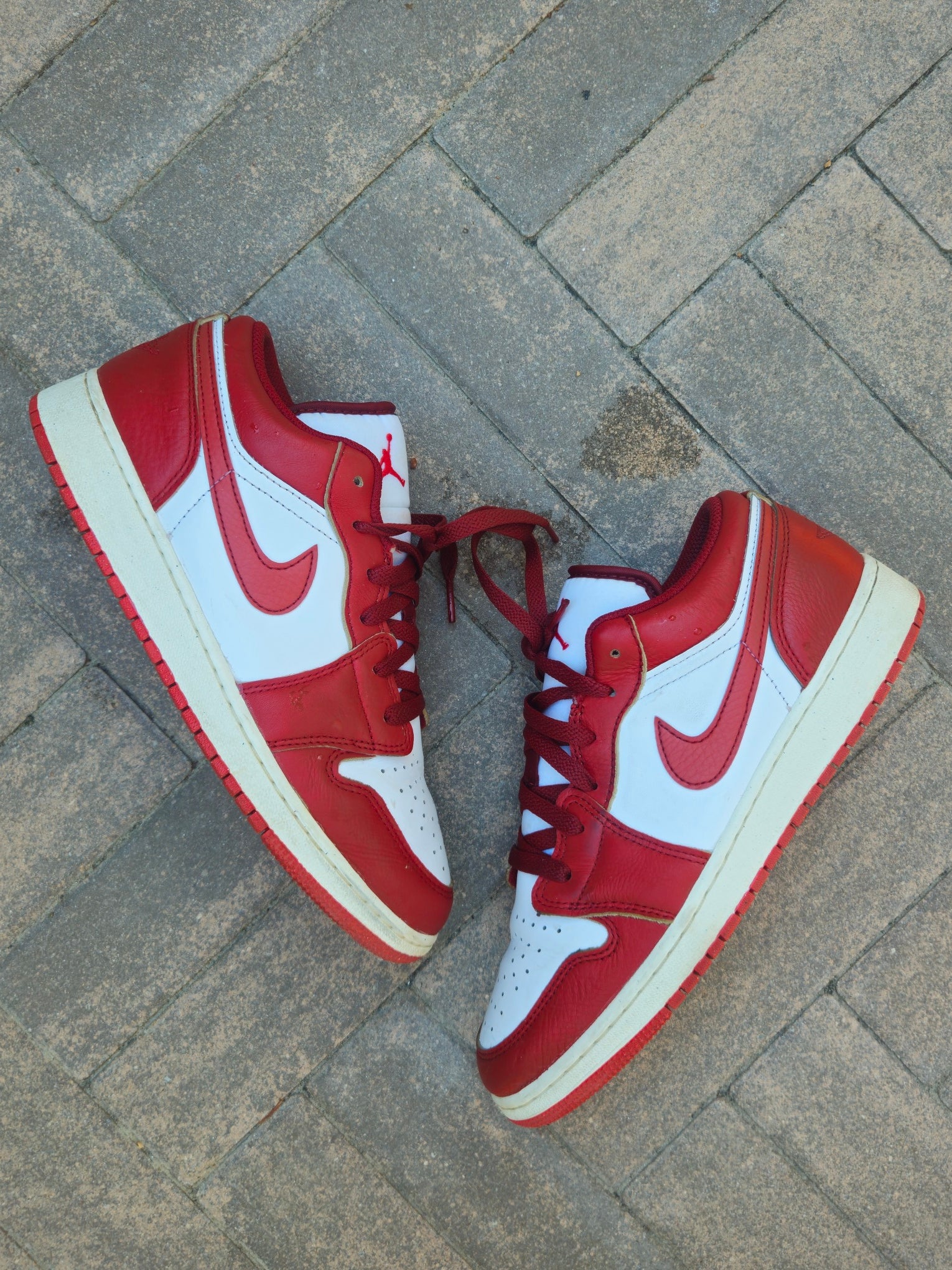Jordan 1 Low Piros