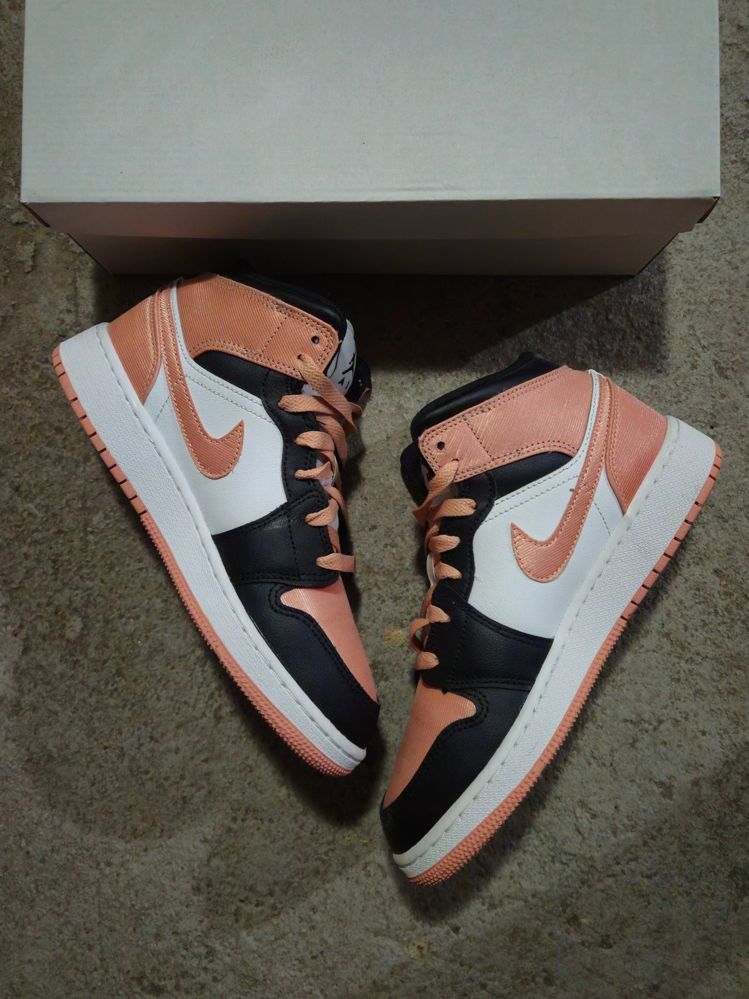Nike Air Jordan 1 Mid Pink