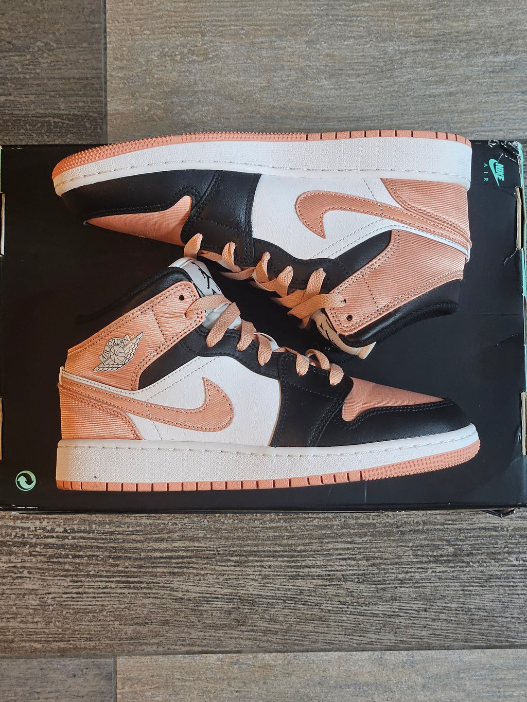 Nike Air Jordan 1 Mid Pink