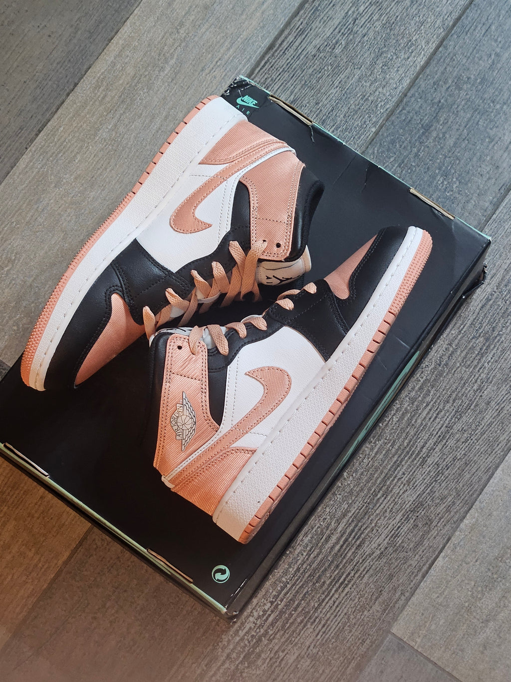 Nike Air Jordan 1 Mid Pink