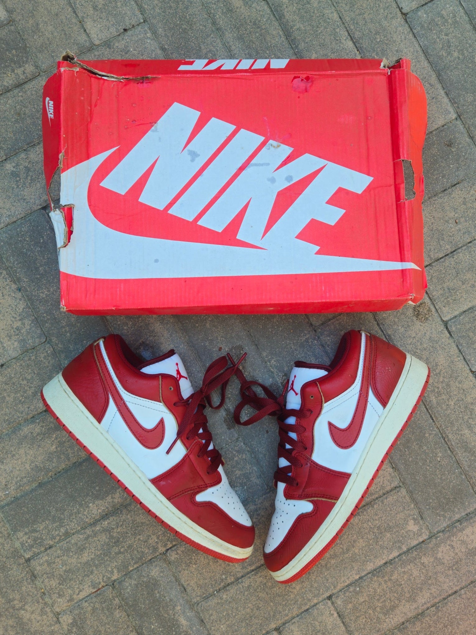 Jordan 1 Low Piros