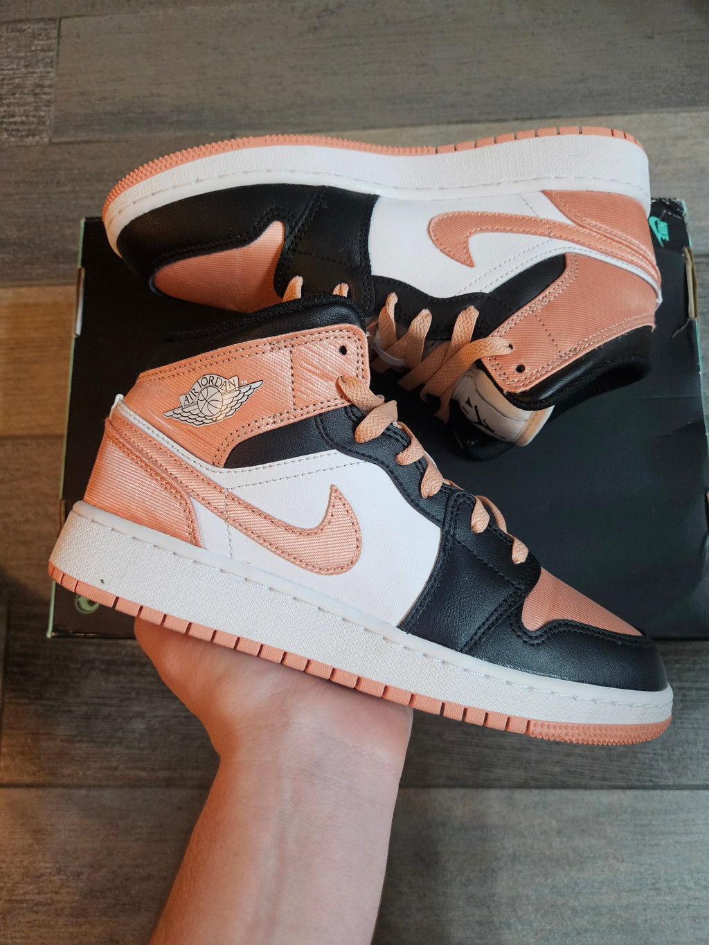 Nike Air Jordan 1 Mid Pink