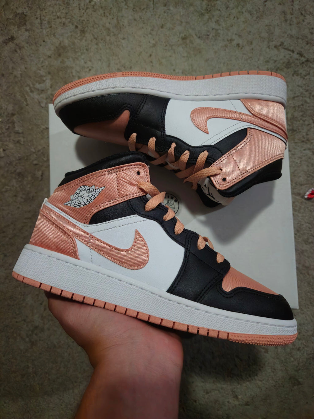 Nike Air Jordan 1 Mid Pink