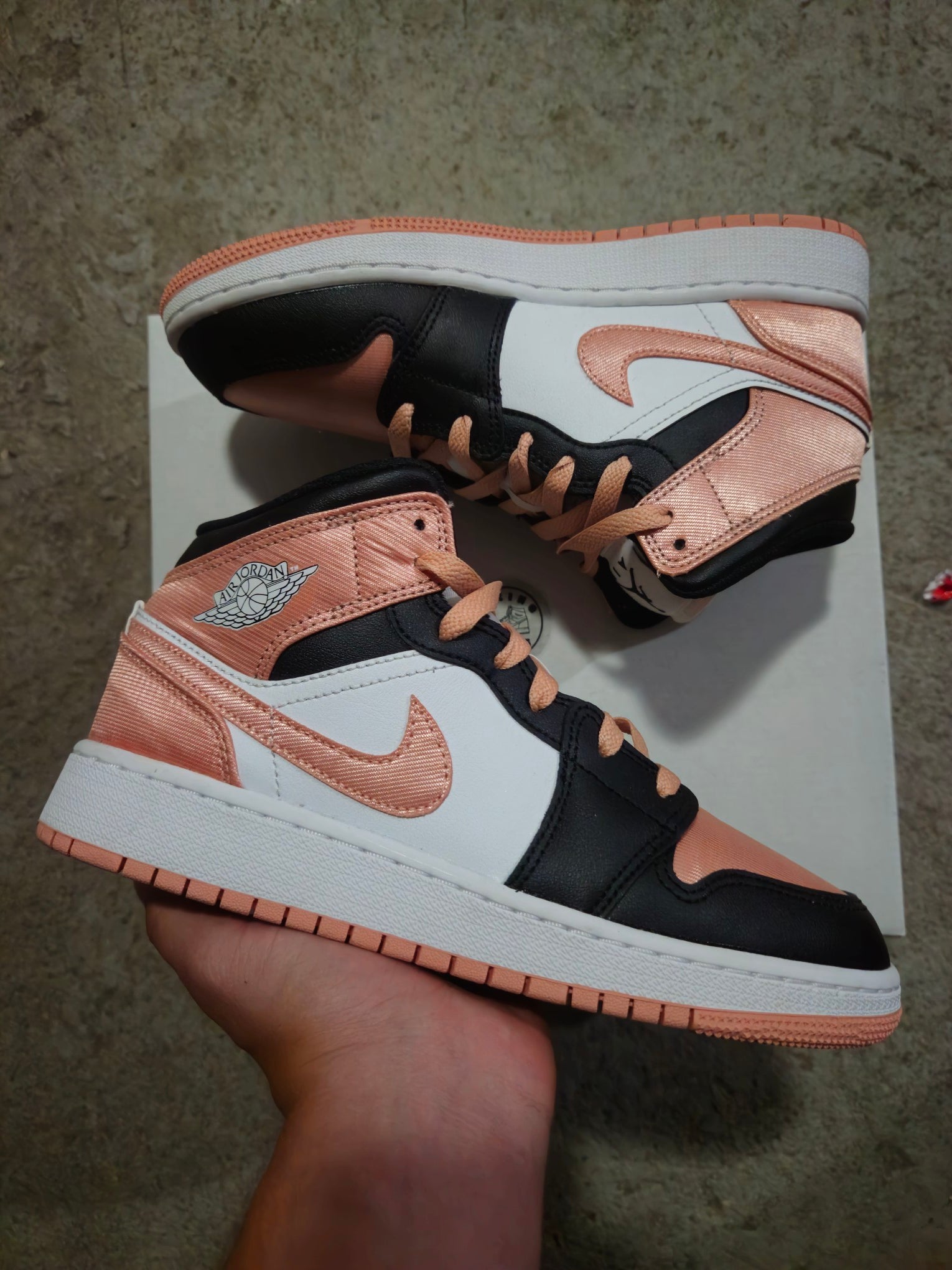 Nike Air Jordan 1 Mid Pink