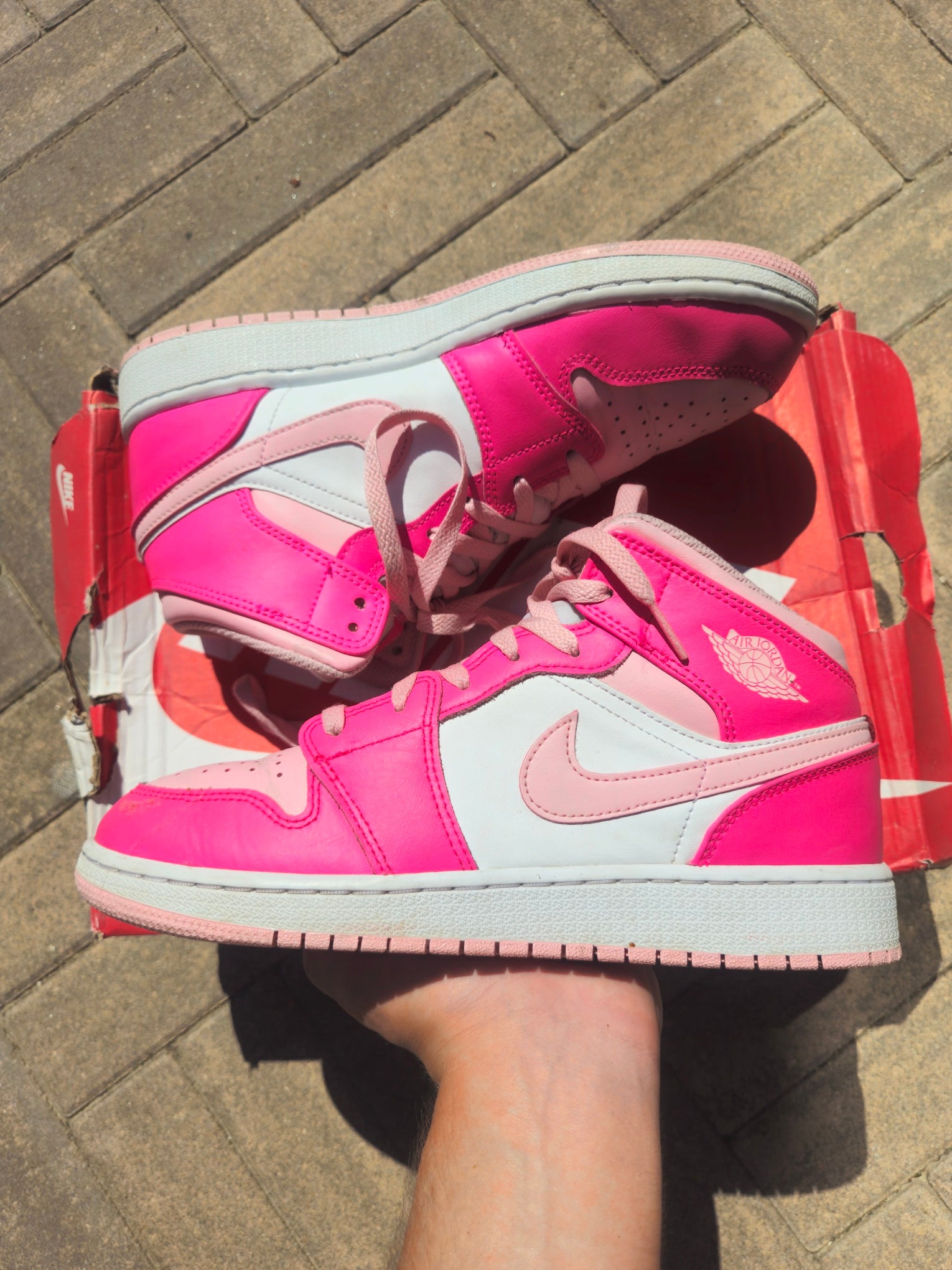 Jordan 1 Mid Pink