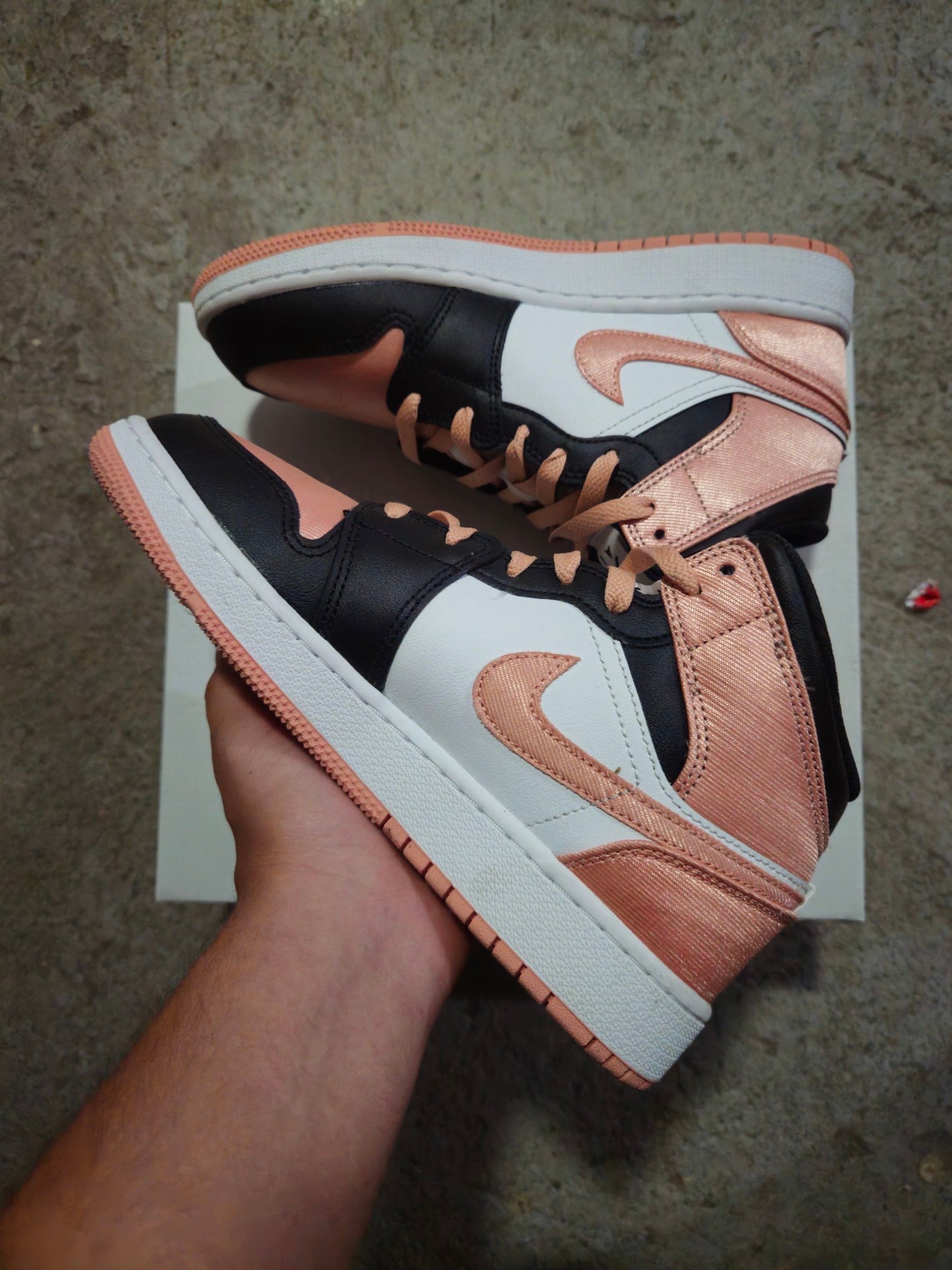 Nike Air Jordan 1 Mid Pink